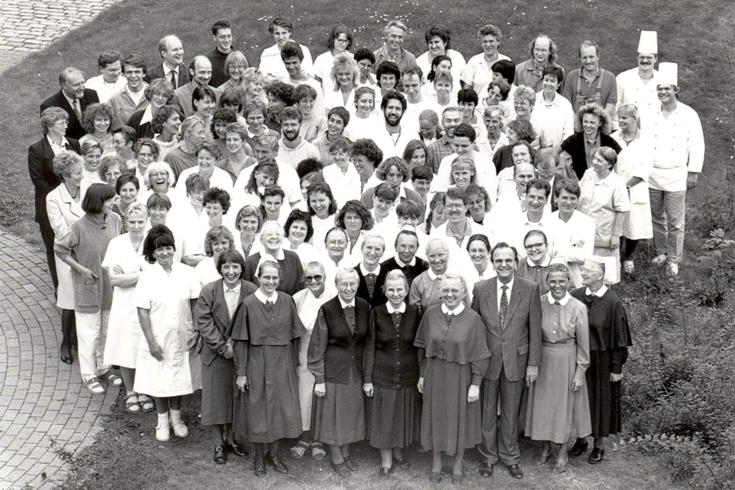 Belegschaft KKH Hamburg 1993 Schwarweißfotografie der Belegschaft des Krankenhauses Hamburg von 1993