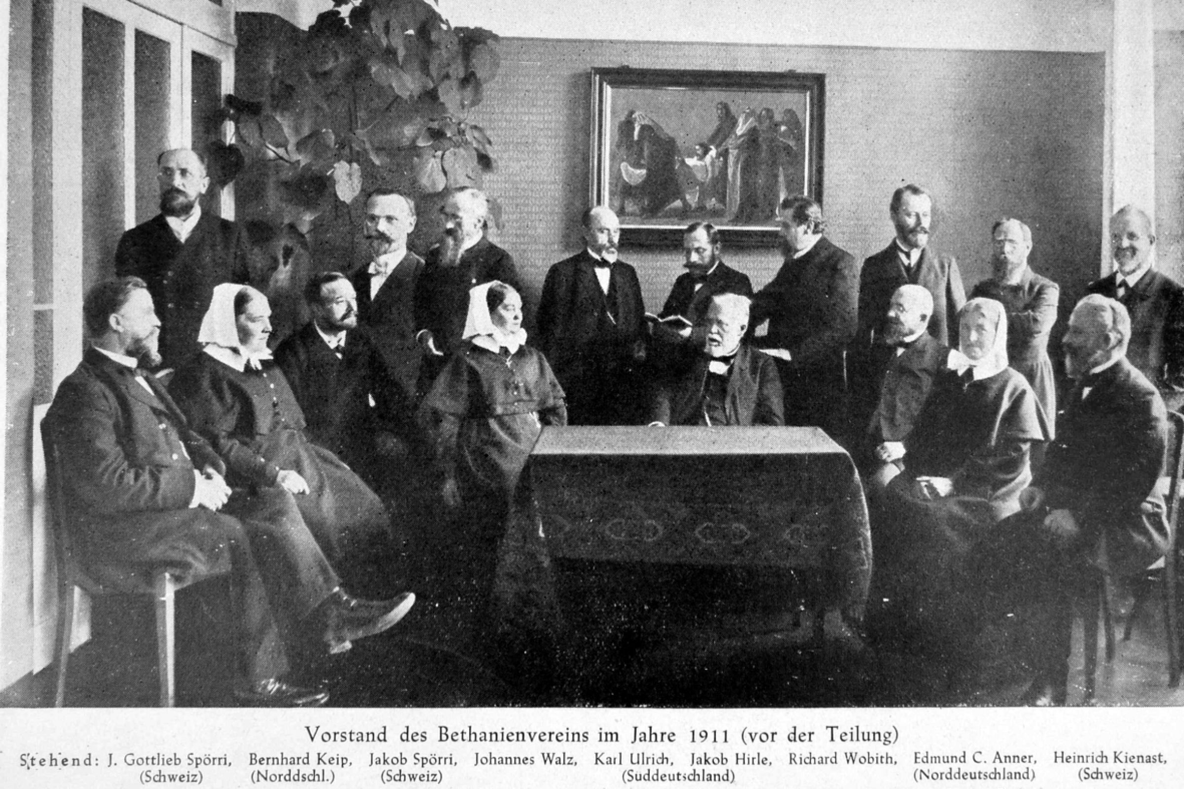 Bethanienvorstand vor der Teilung 1911 Schwarzweßfoto einer Gruppe von Männern und Nonnen