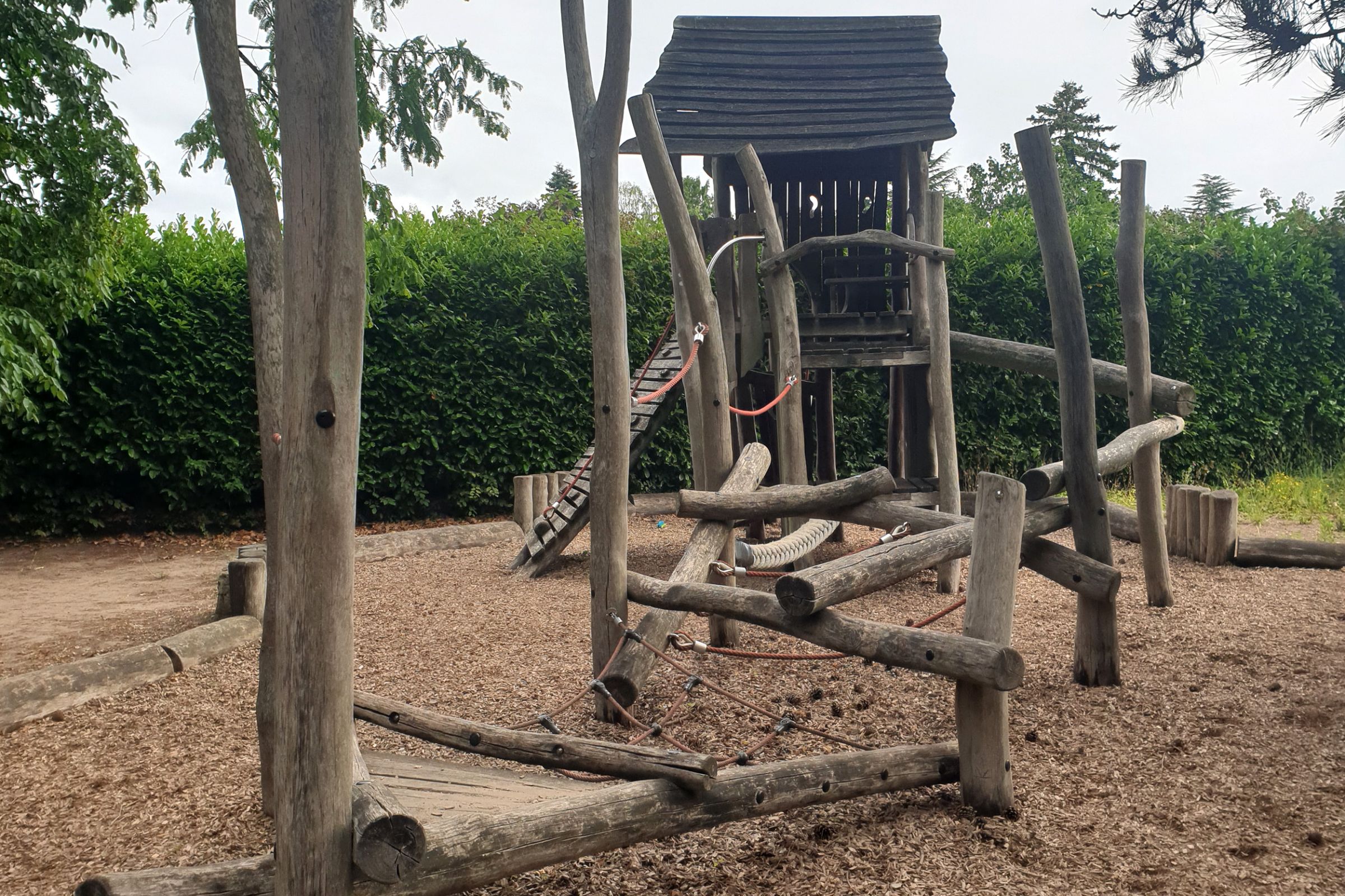 Ev. Kita Rupelrath - Klettergerüst Ein Klettergerüst auf dem Gelände der Ev. Kita Rupelrath.