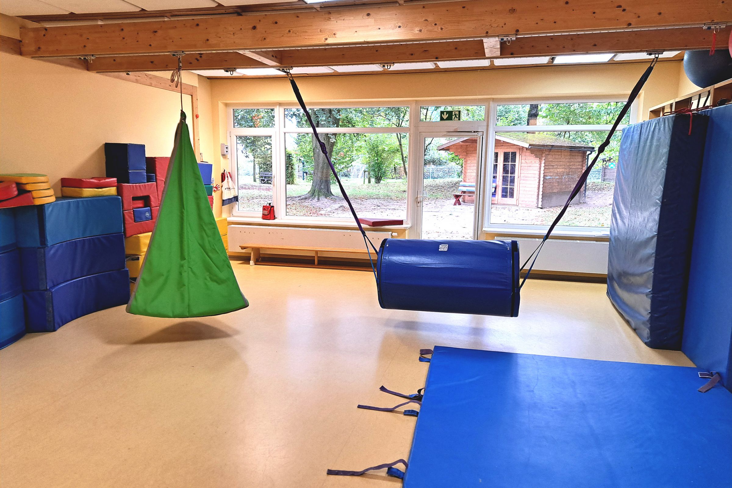 Kita Villa Kunterbunt - Turnraum Dieses Bild zeigt einen Turnraum der Kita Villa Kunterbunt.