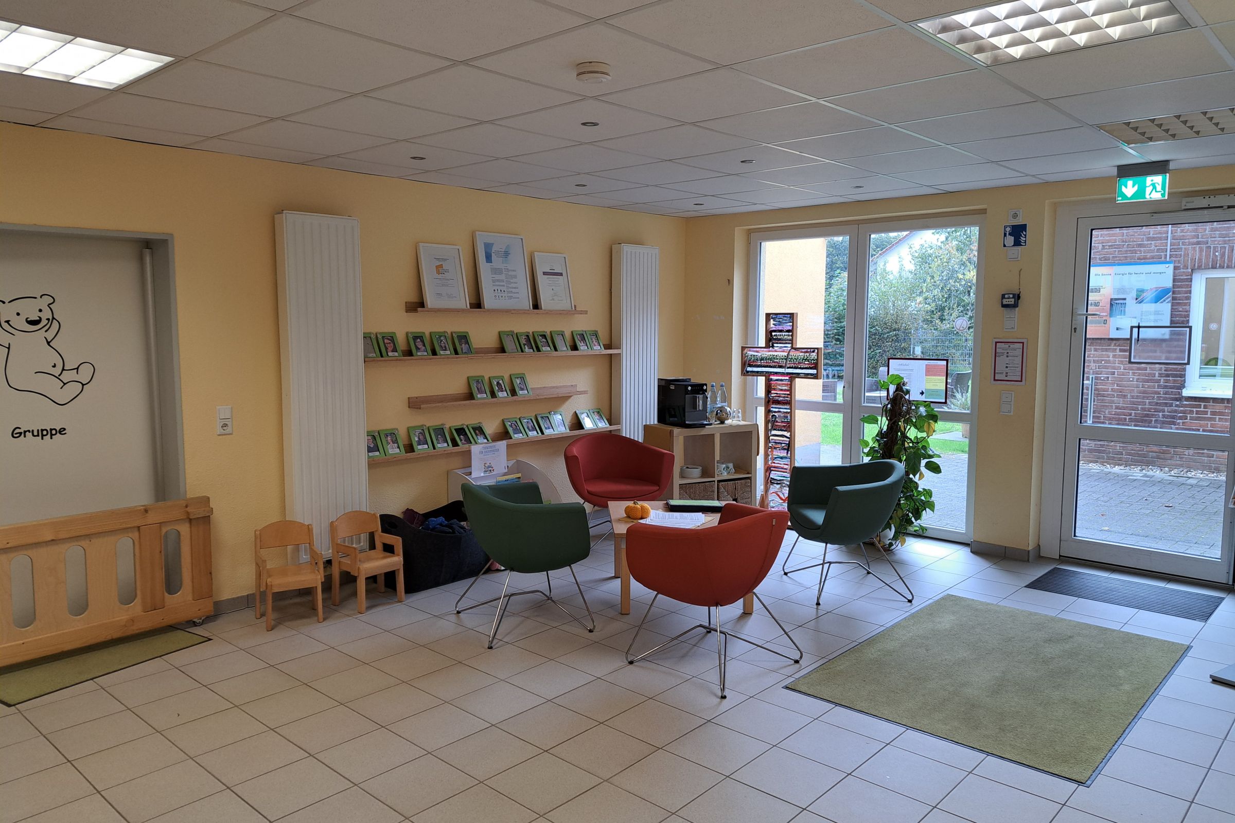 Kita Villa Kunterbunt - Eingangsbereich Dieses Bild zeigt den ruhigen Eingangsbereich der Kita Villa Kunterbunt.