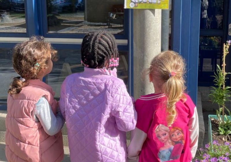 Weltkindertag Kinder Kinder ein Plakat an
