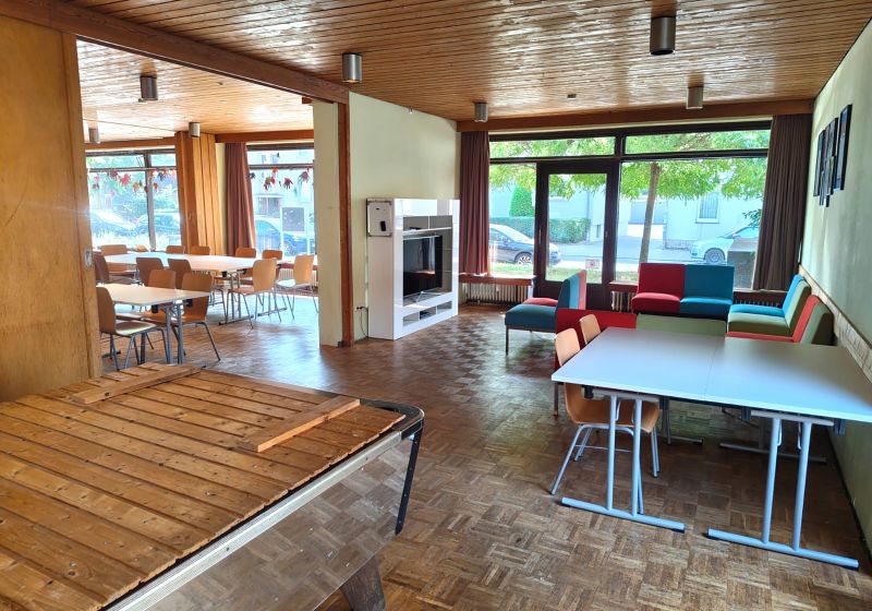 Juze Kreuzstraße - Titelbild Ein Aufenthaltsbereich im JuZe Kreuzstraße