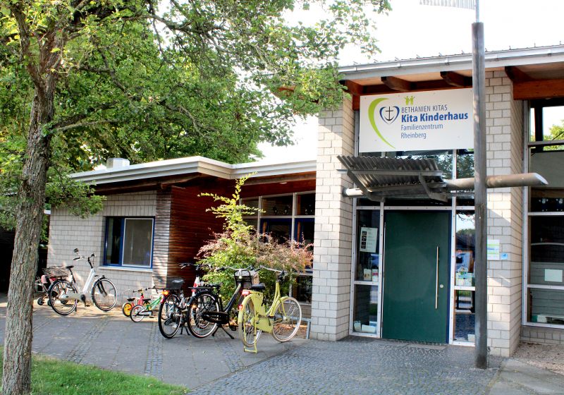 Kita Kinderhaus - Titelbild Das Gebäude der Kita Kinderhaus von außen.