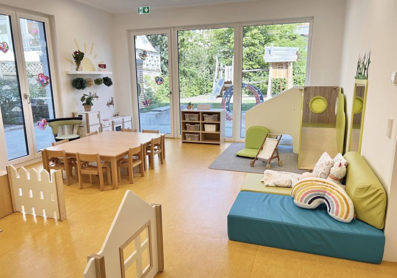 Kita Kleine Raupe - Titelbild Ein einladenden Gruppenraum der Kita Kleine Raupe.